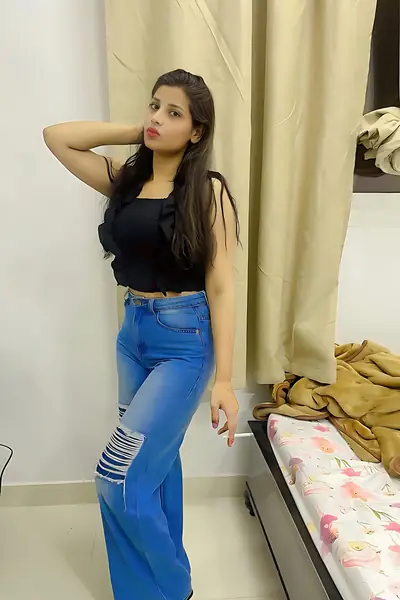 Call girls in Crowne Plaza New Delhi Rohini 8750020700 Escorts service